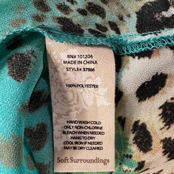 Soft Surroundings Petite Large Top Floral 3/4 Roll-Tab Sleeves V-Neck Semi-Sheer - Picture 9 of 9